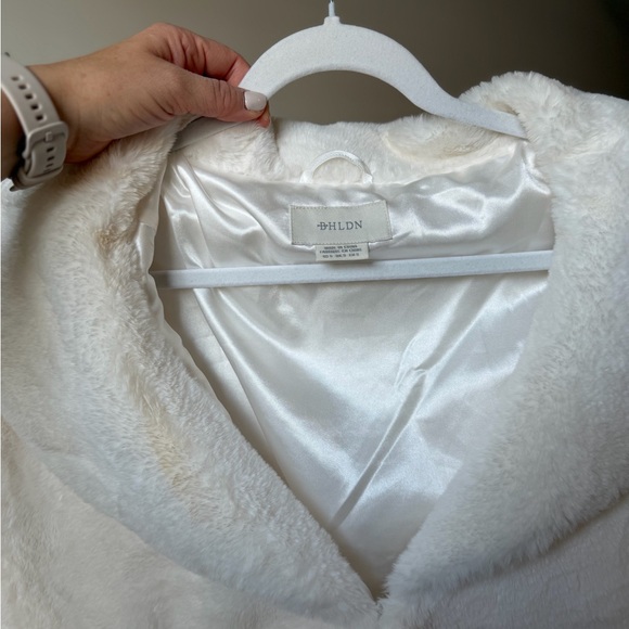 BHLDN Cream Faux Fur Bridal Wrap - Picture 4 of 5